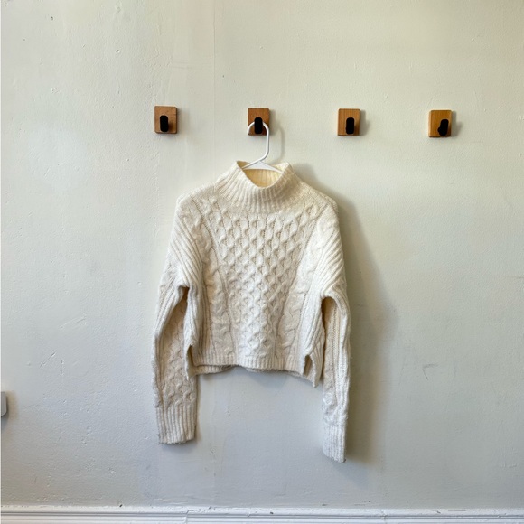 Abercrombie Classic Easy Turtleneck Mockneck Plush Knit Ribbed in White Ivory - Picture 2 of 4